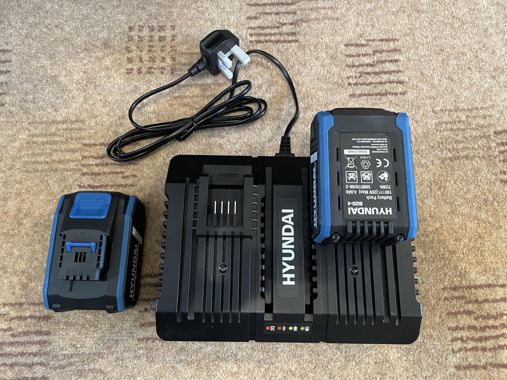 Hyundai HY40CSW38 Balai gazon artificiel 40V 38cm 45L