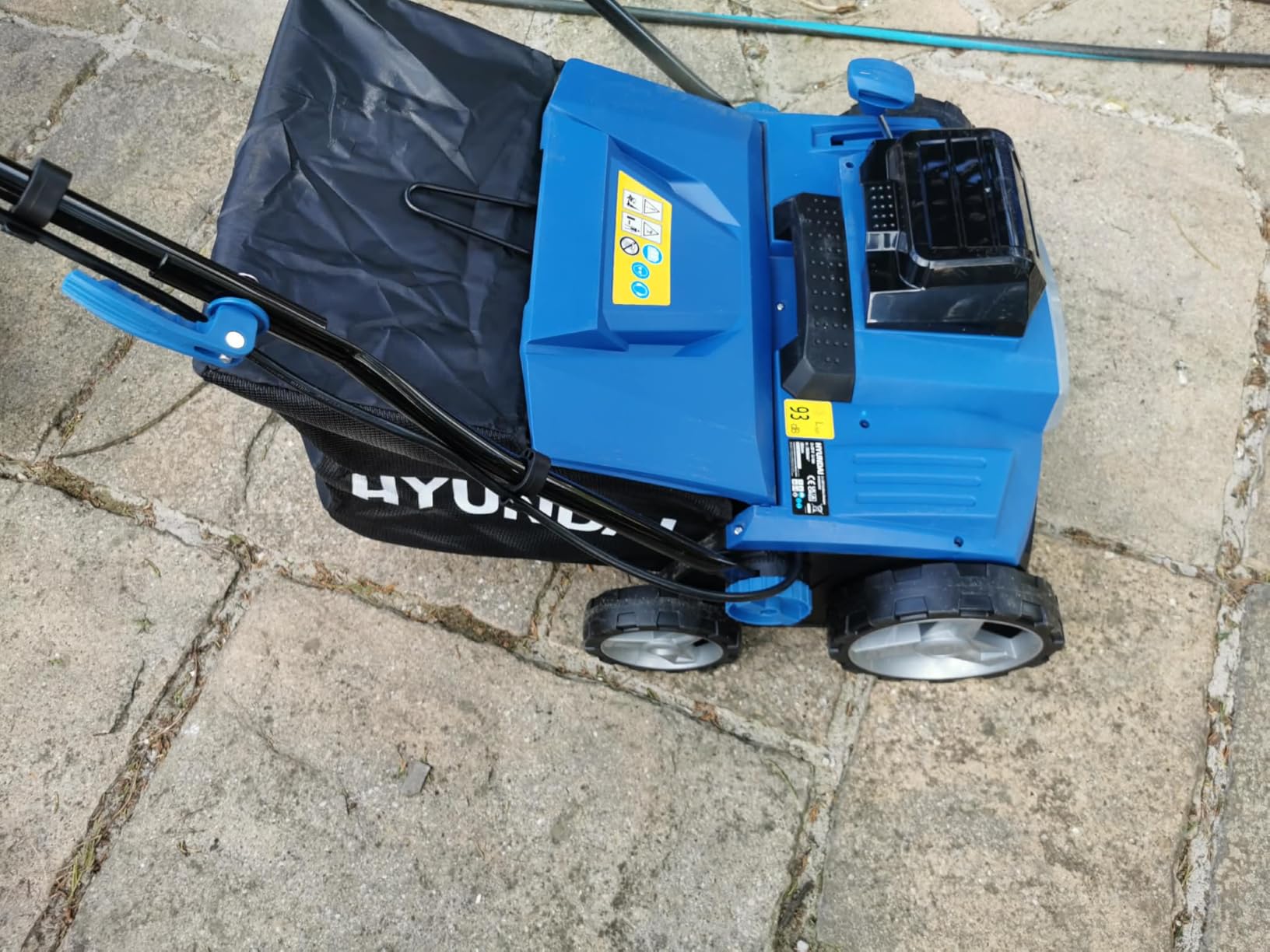 Hyundai HY40CSW38 Balai gazon artificiel 40V 38cm 45L
