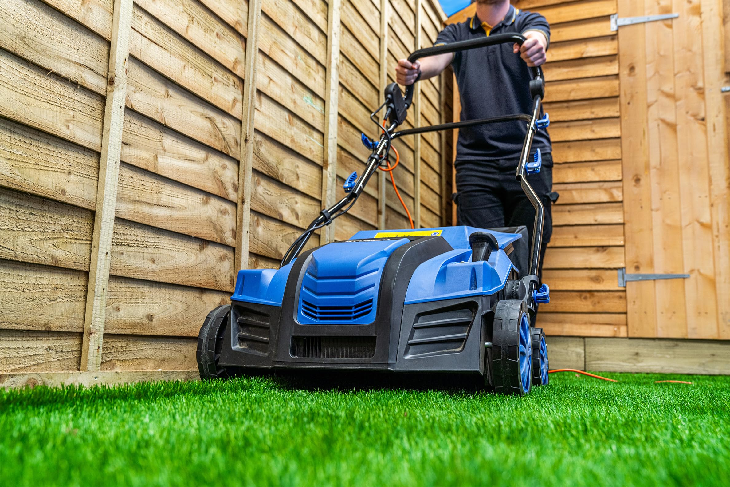 Hyundai Garden Tools HYSW2000E balai gazon 2000 W 40 cm 55 L