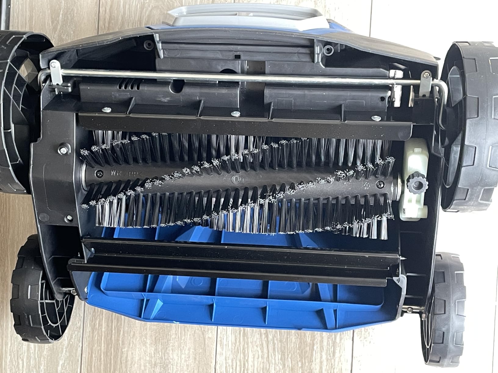 Hyundai HY40CSW38 Balai gazon artificiel 40V 38cm 45L