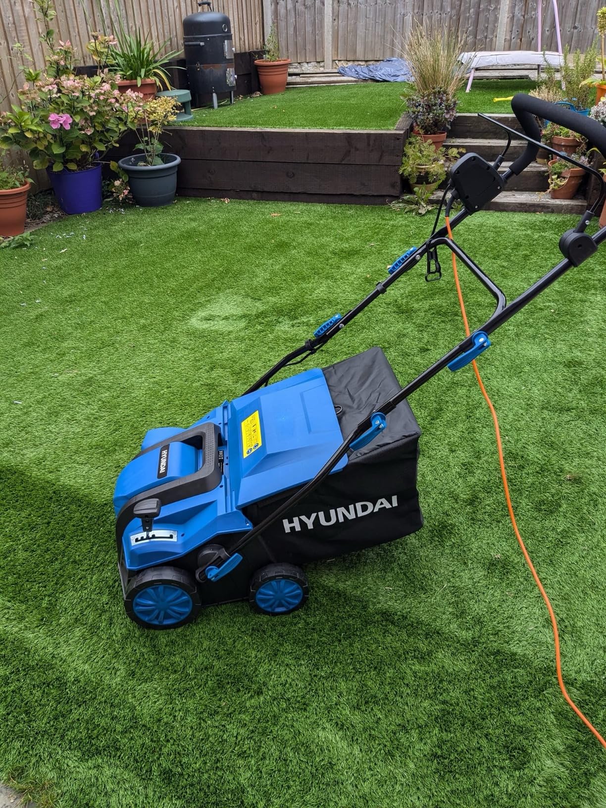 Hyundai Garden Tools HYSW2000E balai gazon 2000 W 40 cm 55 L